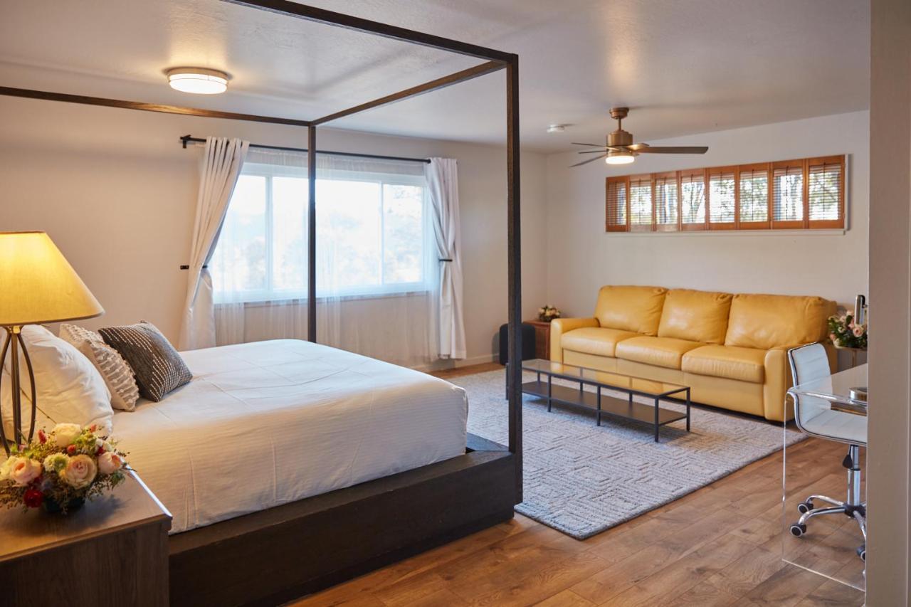 Bed And Barrel At Stonehouse Cellars Acomodação com café da manhã Clearlake Oaks Exterior foto