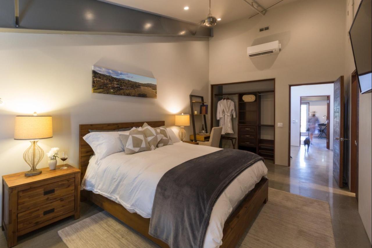 Bed And Barrel At Stonehouse Cellars Acomodação com café da manhã Clearlake Oaks Exterior foto