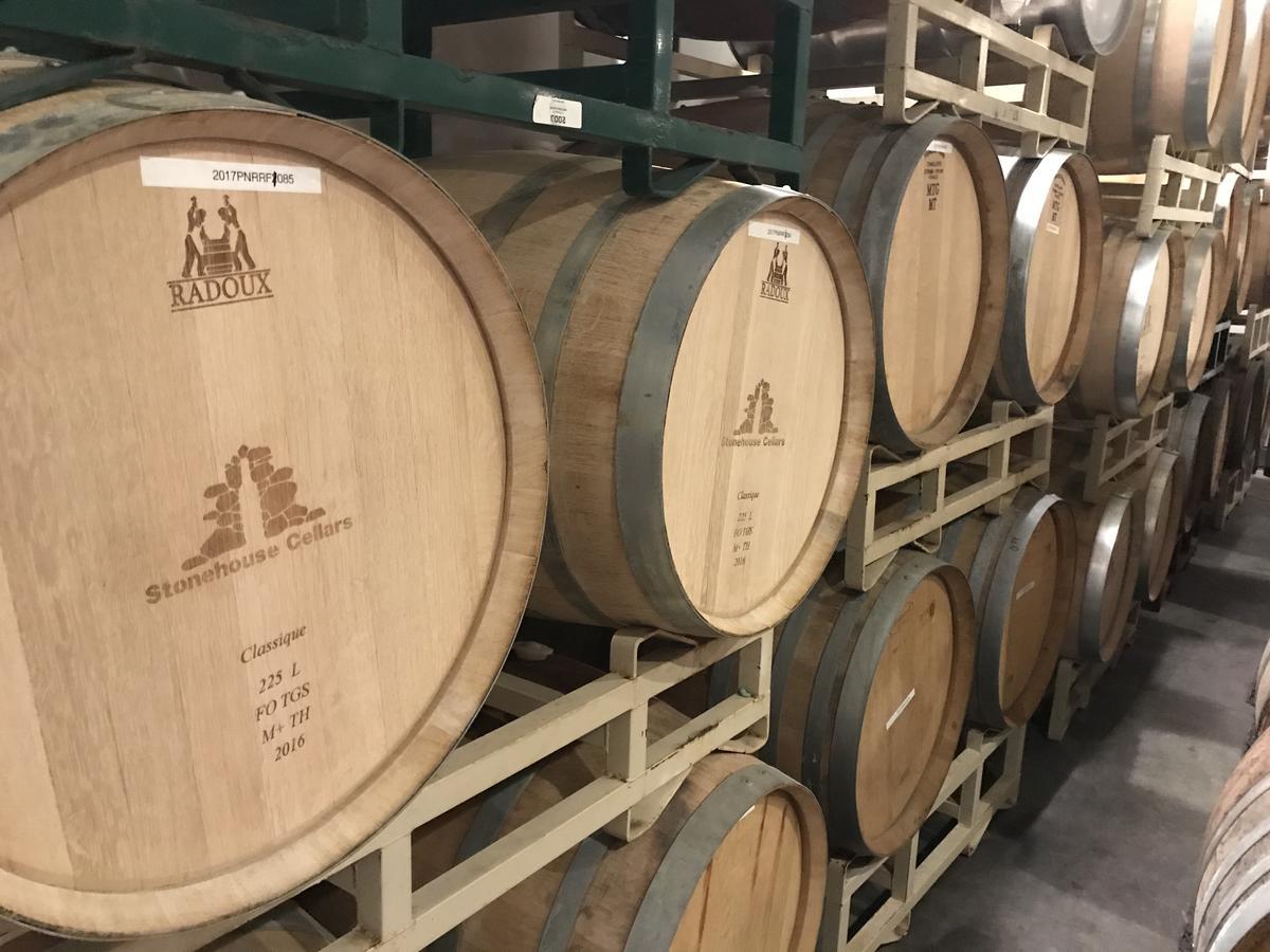 Bed And Barrel At Stonehouse Cellars Acomodação com café da manhã Clearlake Oaks Exterior foto